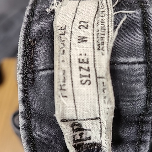 FREE PEOPLE 27x25 SKINNY STRECH ZIPER CUFFS PRE-OWNED WOMENS, GIRLS PANTS - Picture 2 of 8